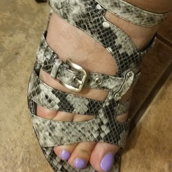 FRANCO Sarto | Leather Snake Skin Pattern Heels - Picture 4 of 7